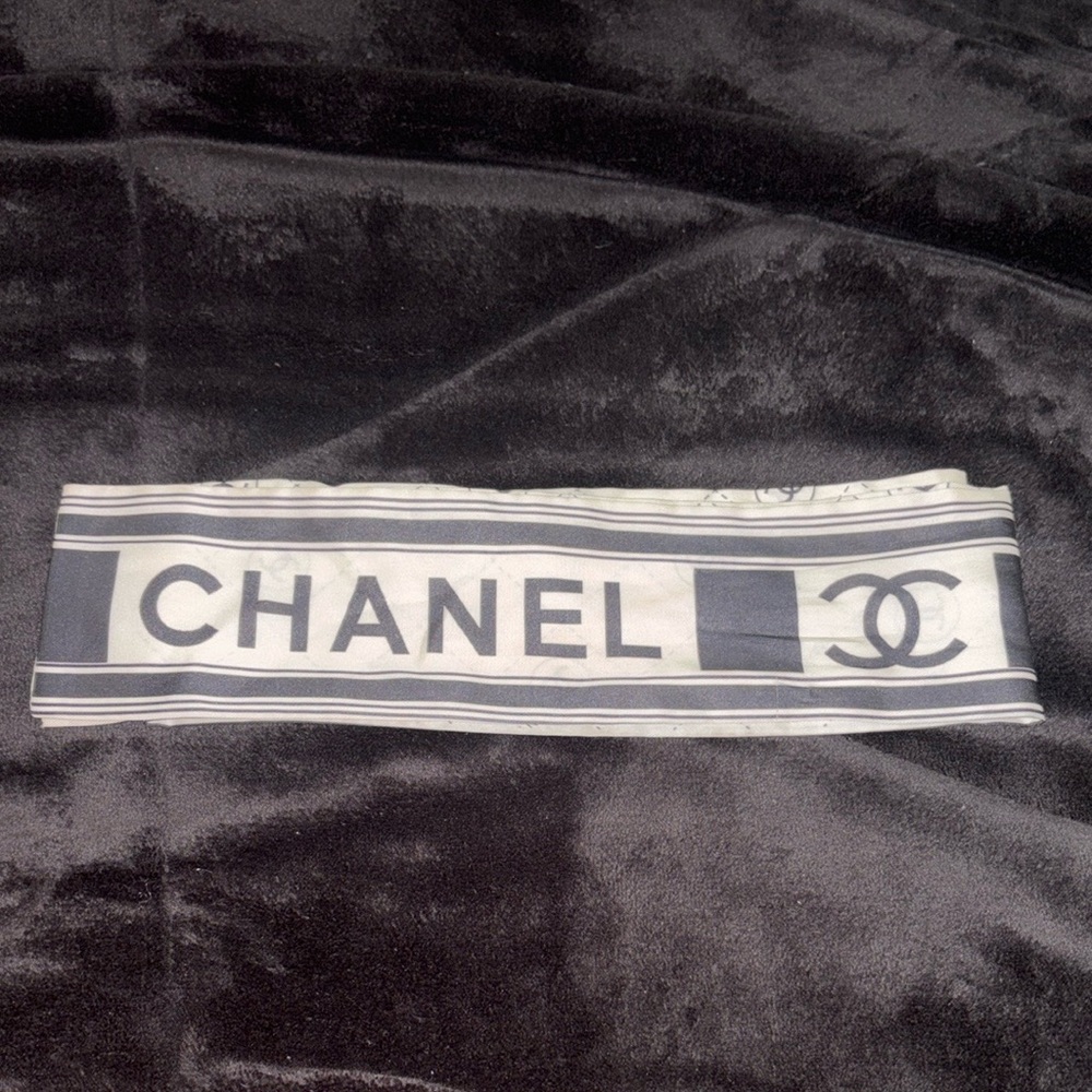CHANEL Monochrome Logo Headband